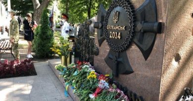 В Украине открыли первый памятник погибшим под Иловайском
