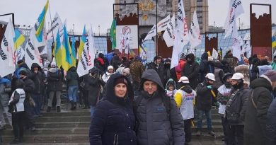 Участница «ФОП-майдана» из Николаевской области заявила, что полицейские «воруют» их еду и одеяла