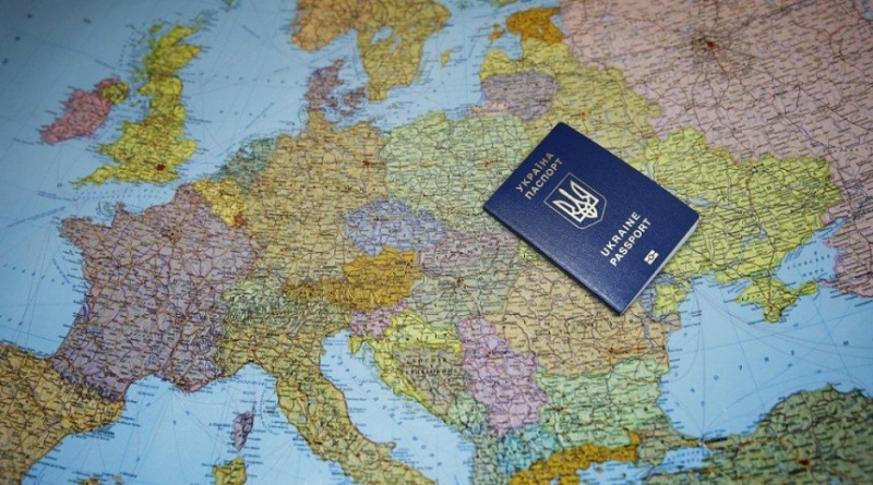 В ЕС назвали сроки возобновления безвизовых поездок для украинцев