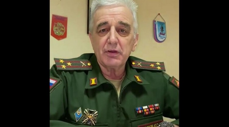 Военкомат в РФ в честь 8 Марта предложил женщинам сдать бывших в армию. Видео