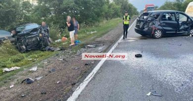 На трассе Одесса – Николаев лоб в лоб столкнулись два автомобиля: трое пострадавших, огромная пробка