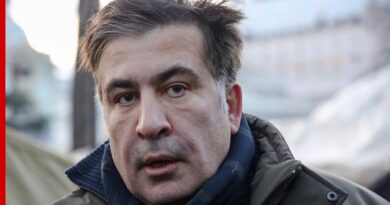 Саакашвили в грузинской тюрьме объявил голодовку