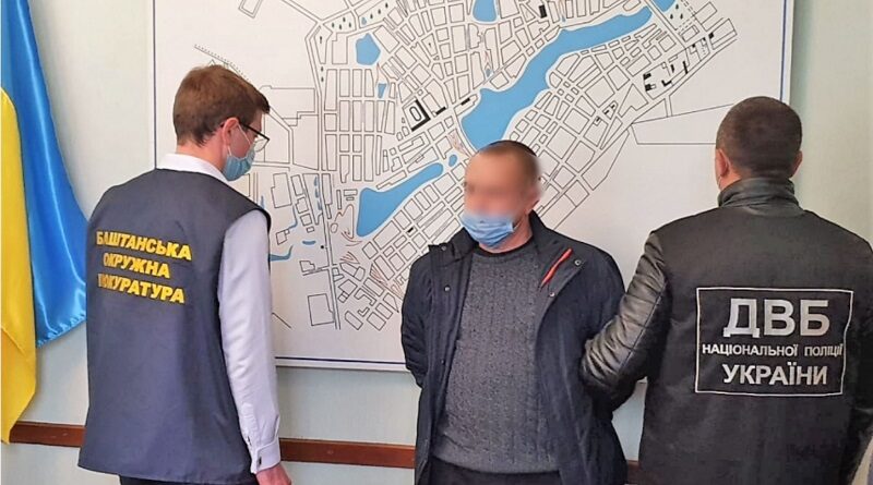 Жителя Николаевской области задержали во время передачи взятки полицейскому