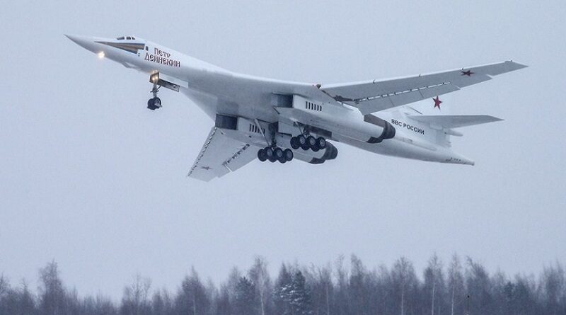 В РФ стратегический ракетоносец-бомбардировщик Ту-160М совершил первый полет (видео)