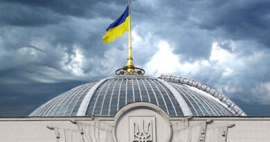 Українці вимагають платити всім депутатам та міністрам «мінімалку»