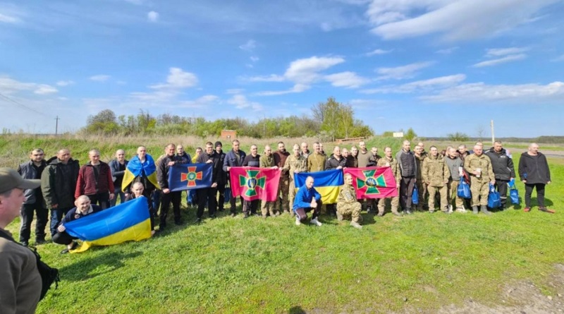44 українців повернулися додому після обміну полоненими