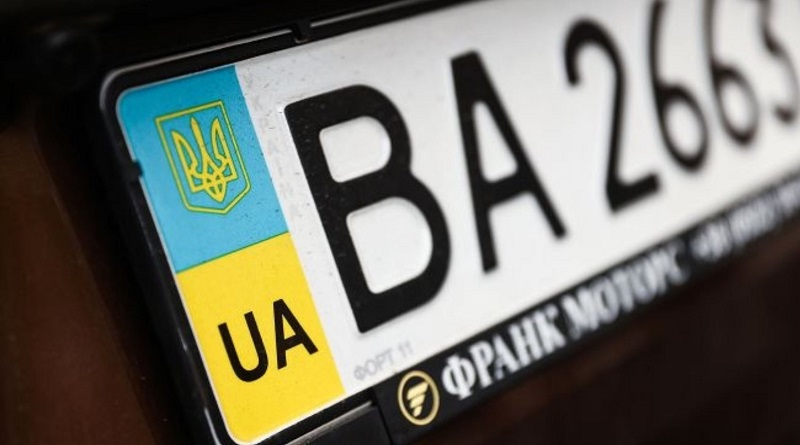 В Україні змінили вартість платних номерних знаків для автомобілів: скільки коштують