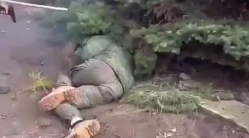 З'явилося відео, як росіяни б'ють ціпками тих, хто відмовився йти в бій